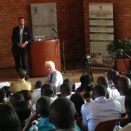 Kronprinsen innleder til diskusjon om FNs tusenårsmål ved University of Zambia  (Foto: UNDP)